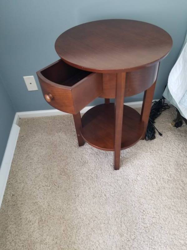 lot 73 image: Classic Round Side Table