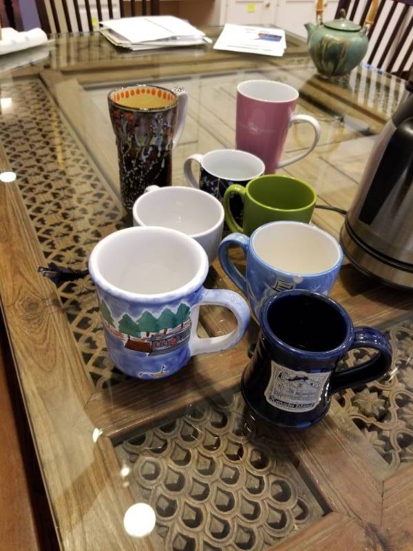 lot 86 image: Large Volume Coffee Maker with Mugs and Coffee Jar