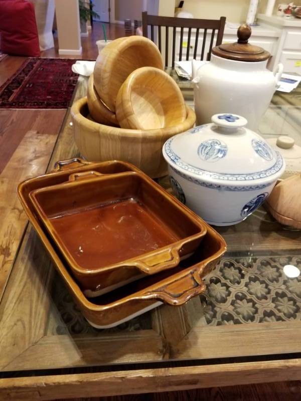 lot 90 image: Collection of Rustic Kitchenware