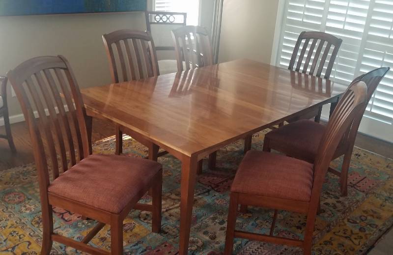 lot 42 image: Pennsylvania House Pine Dining Table and Six Chairs
