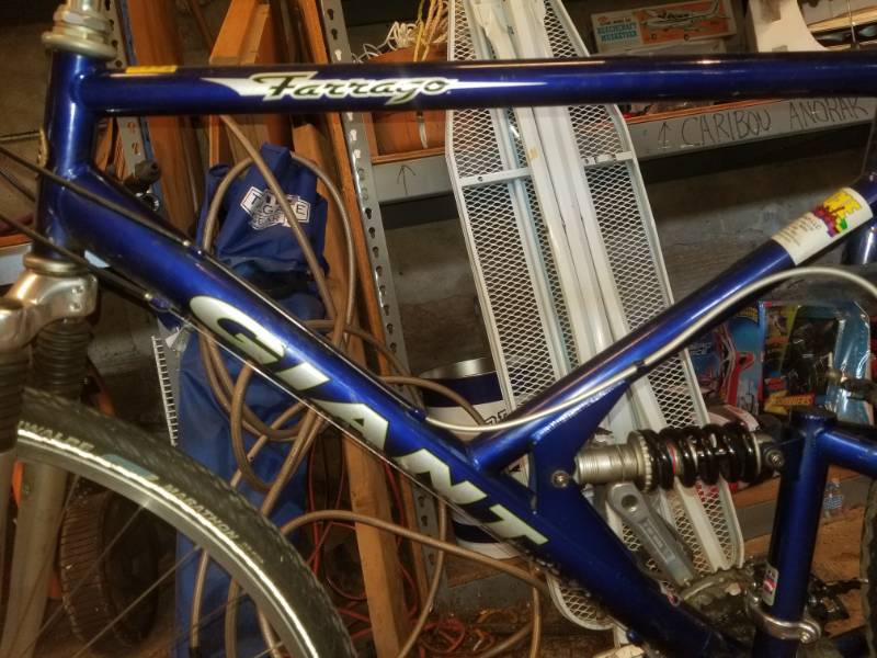 lot 71 image: Giant Bike