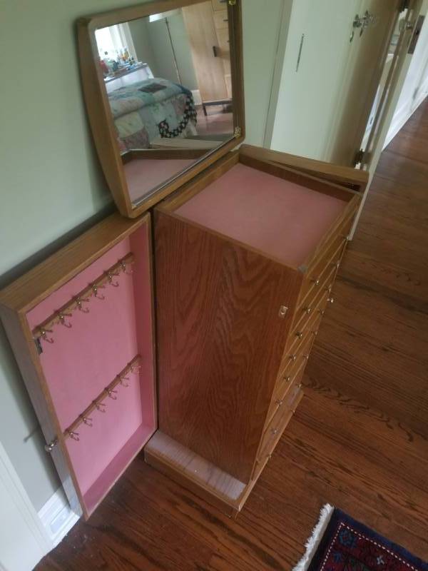 lot 2 image: Jewelry Cabinet Chest