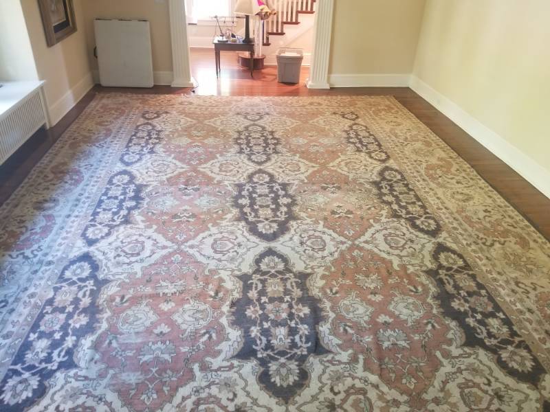 lot 1 image: Sultan Oriental Wool Area Rug  14.1 x 20