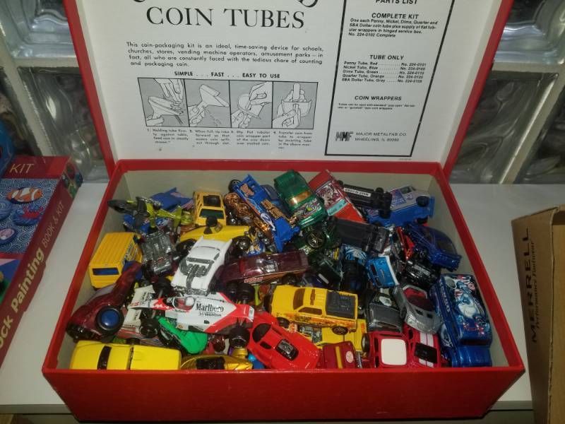 lot 68 image: Lot of Hotwheels