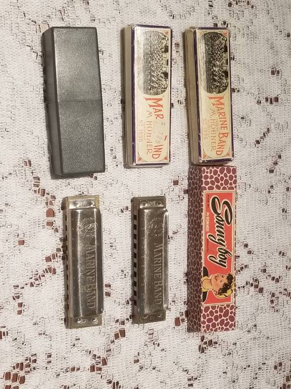 lot 60 image: Harmonica Collection