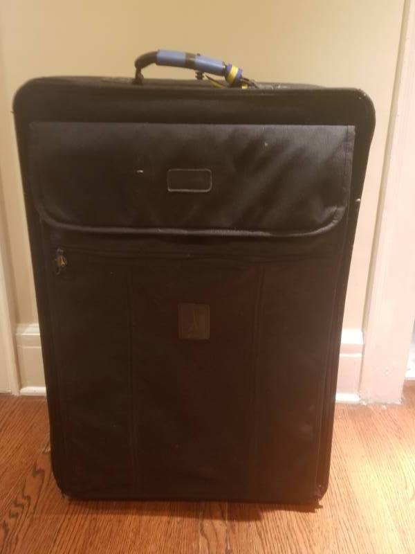 lot 82 image: Luggage