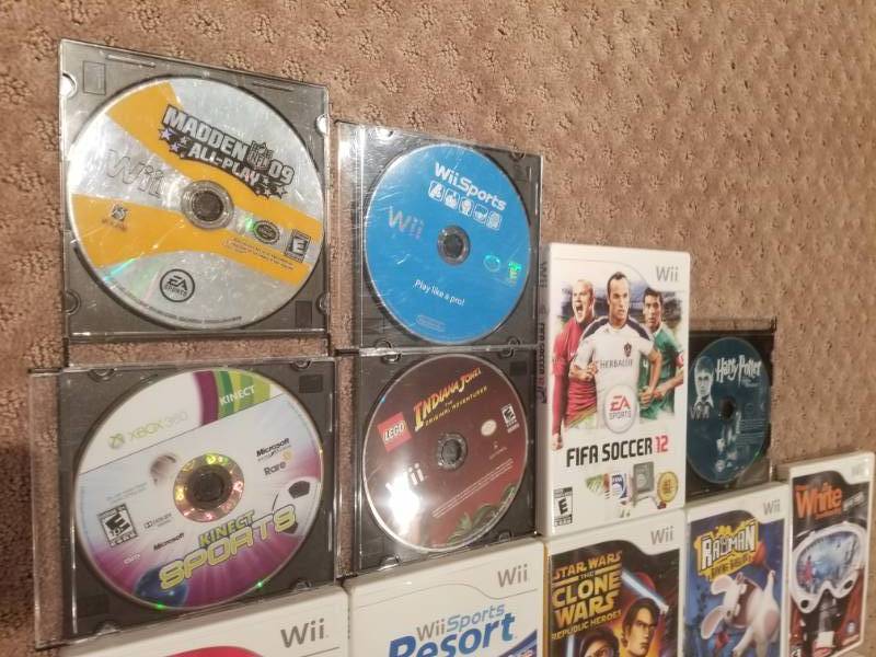 lot 95 image: Wii Game Bundle