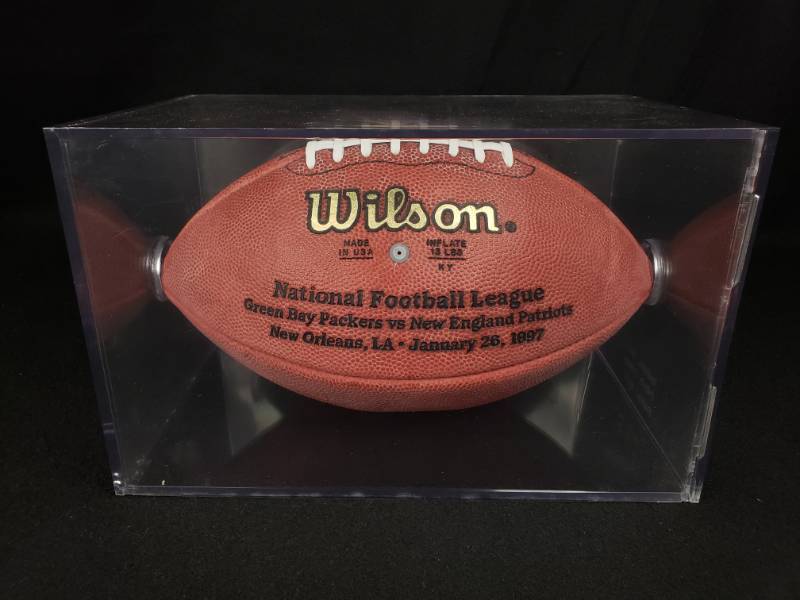lot 38 image: Superbowl XXI (31) Green Bay Packers vs New England Patriots in Deluxe Display Case