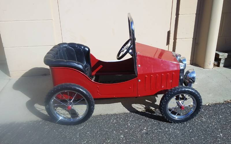 lot 1 image: Red Pedal Car