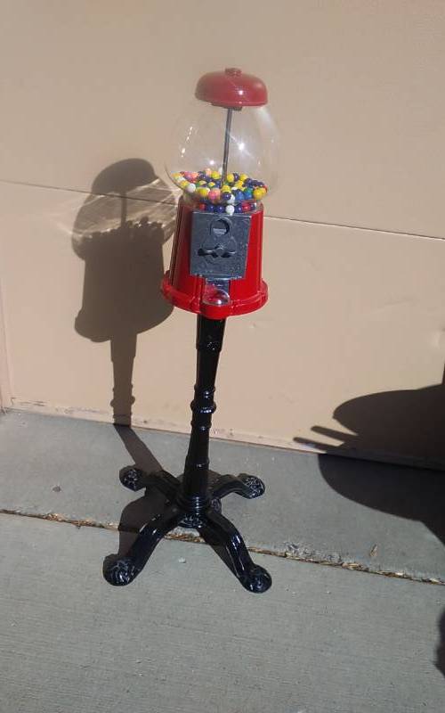 lot 2 image: Carousel Bubble Gum Machine With Metal Stand