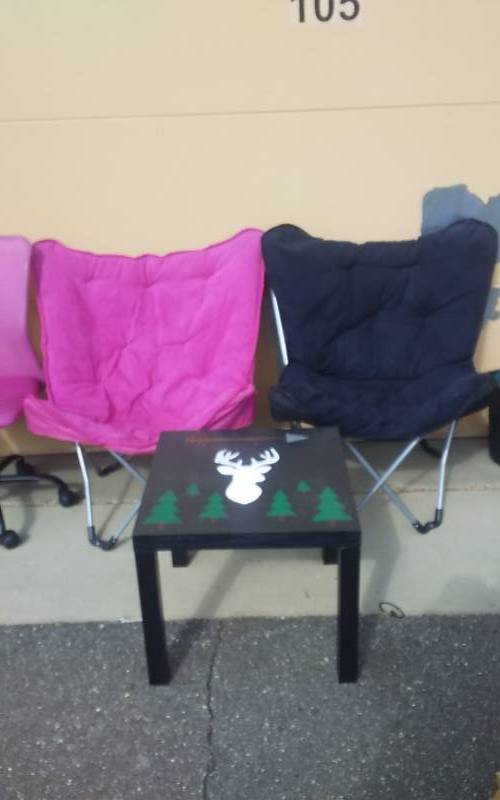 lot 14 image: 2-Folding Chair, 1-Side Table