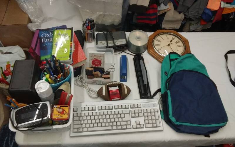 lot 23 image: Lot Of Office Related School Supplies