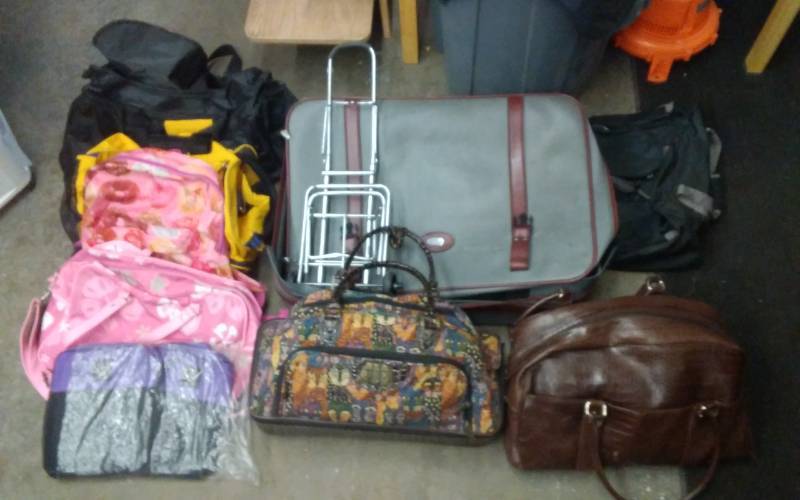 lot 31 image: Lot Of Luggage, Carry-On Bags, Tote Bags & Luggage Cart