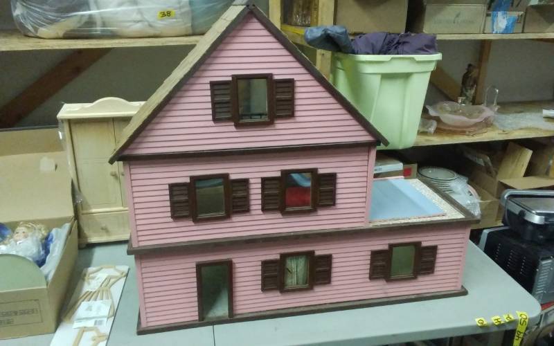 lot 40 image: Doll House, Doll Wardrobe, Vintage Dolls, American Girl Accessory Bag, Birthstone Doll