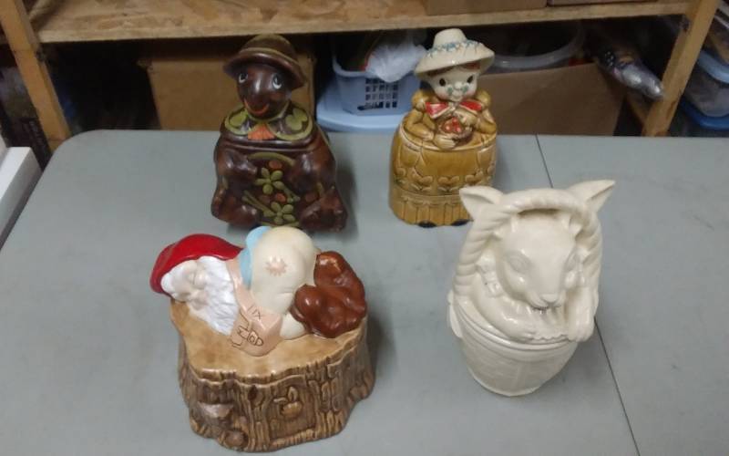 lot 44 image: 4-Cookie Jars