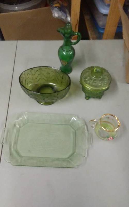 lot 46 image: Lot Of Green GlassDepression Glass