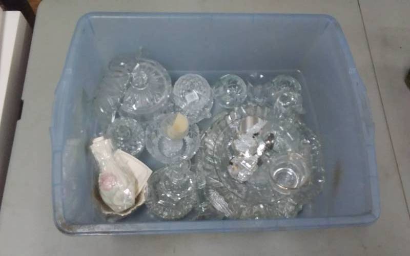 lot 47 image: Tub Of Glass Ware