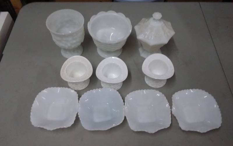 lot 48 image: Lot Of Milk Glass