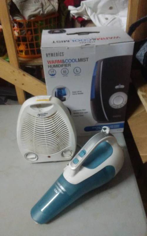 lot 68 image: Humidifier, Dust Buster, Fan