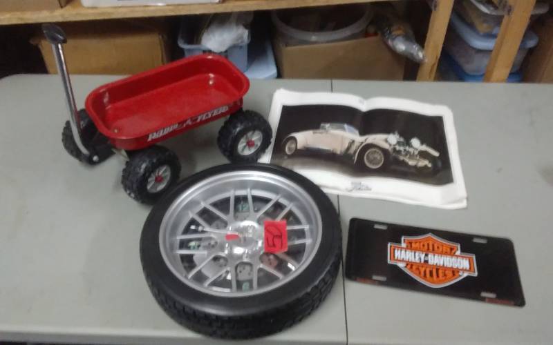 lot 69 image: Rugged Lil-Wagon Radio Flyer, Tire Clock, Older Pictures, H.D. License