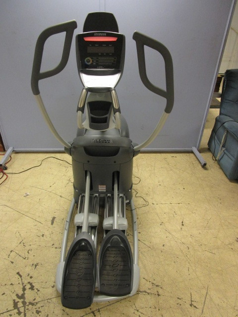 lot 503 image: OCTANE Q37XI  ELLIPTICAL MACHINE
