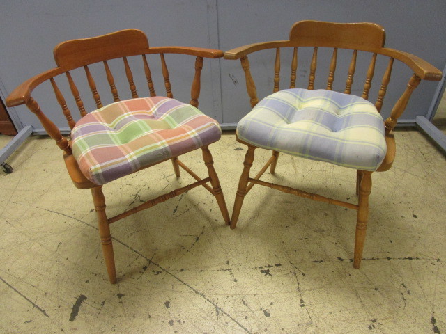 lot 520 image: SOLID WOOD KITCHEN CHAIRS