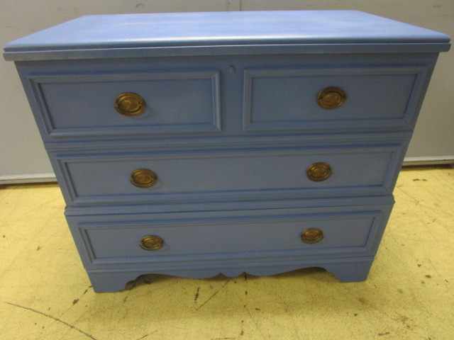 lot 522 image: CEDAR CHEST