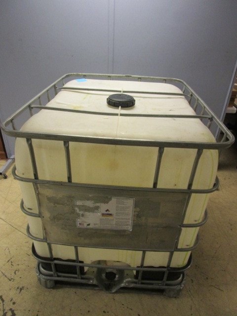 lot 537 image: SCHUTZ LIQUID STORAGE TANK WITH METAL FRAMING