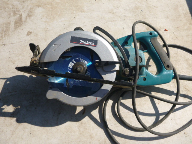 lot 55 image: Makita 7 14 Circular Saw