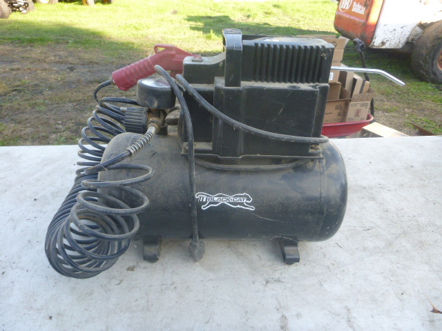 lot 79 image: Black Cat Air Compressor