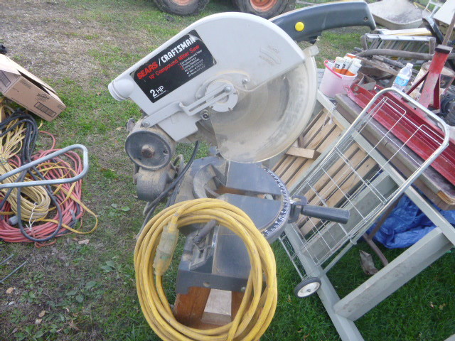 lot 81 image: Craftsman 10 Compound Miter Saw