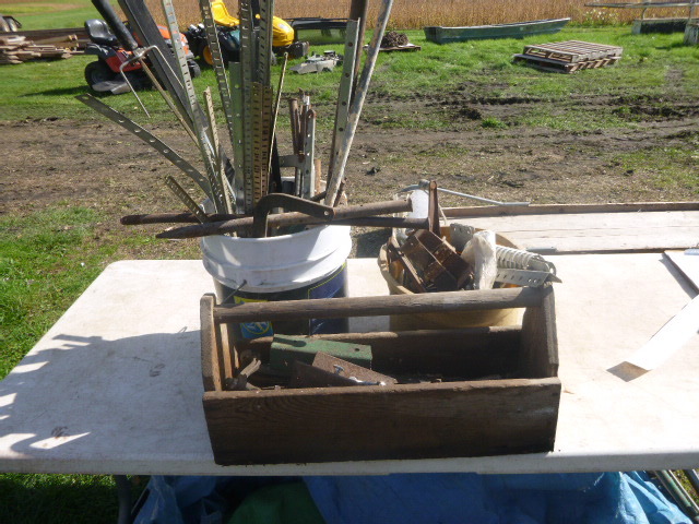 lot 98 image: Miscellaneous Garage Items
