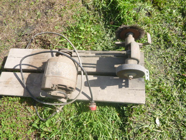 lot 101 image: Bench Grinder