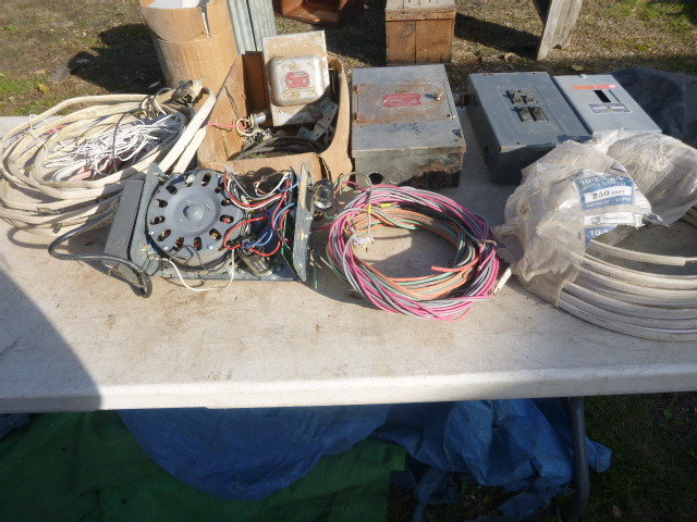 lot 136 image: Electrical Items