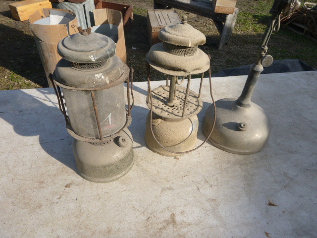 lot 138 image: 3 Vintage Gas Lanterns
