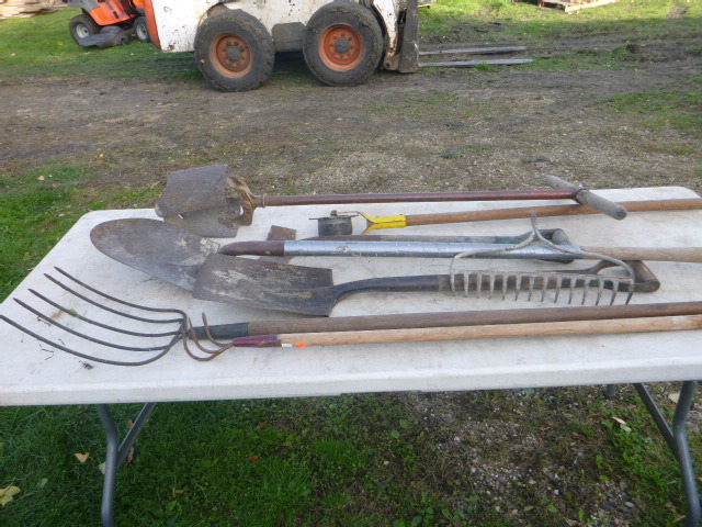 lot 150 image: Garden Tools