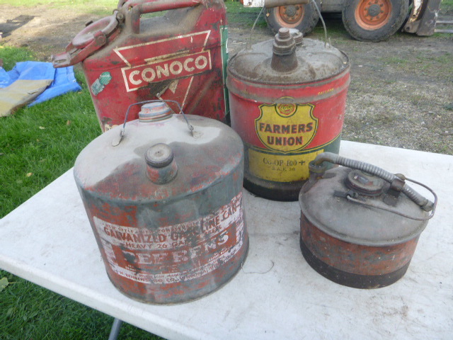 lot 152 image: 4 Gas Cans