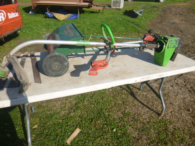 lot 158 image: Lawn Care Items