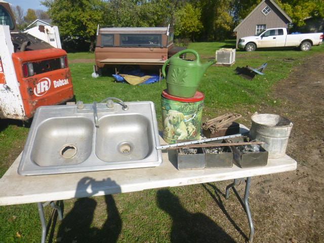 lot 161 image: Kitchen Sink with Miscellaneous Items