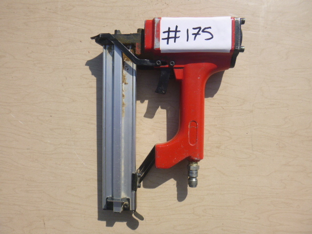 lot 175 image: Grizzly Nail Gun