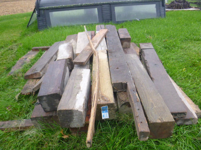 lot 189 image: Lot of Wood Boards