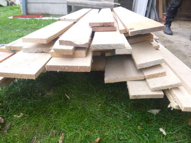 lot 193 image: Lot of Wood Boards