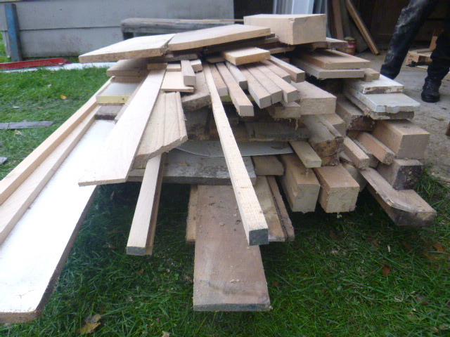 lot 195 image: Lot of Wood Boards