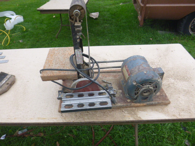 lot 207 image: Sears Bench Grinder