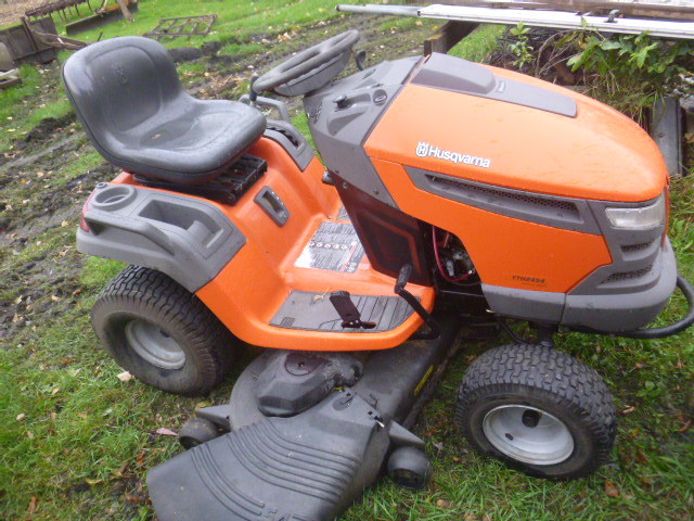 lot 2 image: Husqvarna Riding Lawn Mower