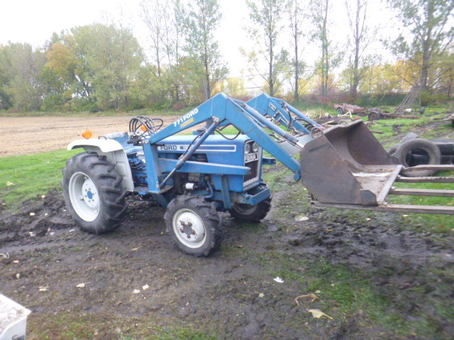 lot 4 image: Ford Tractor