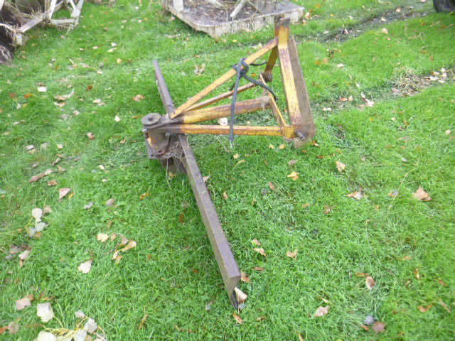 lot 10 image: Back Blade