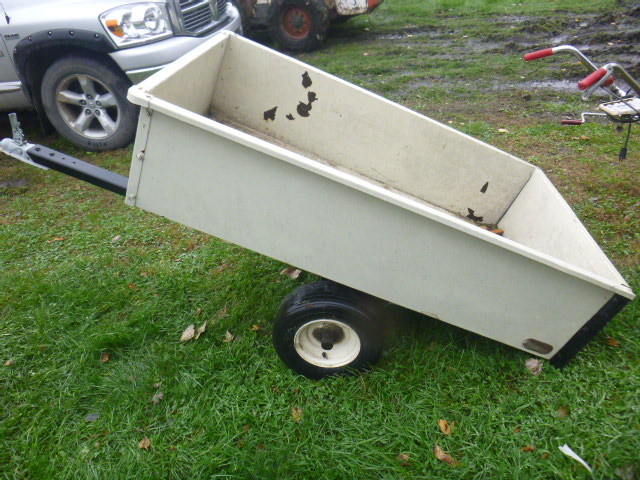 lot 17 image: Yard Trailer