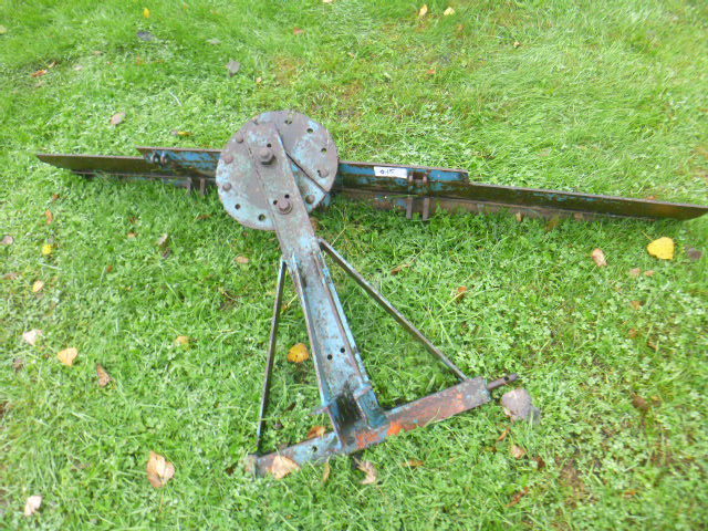 lot 18 image: Back Blade