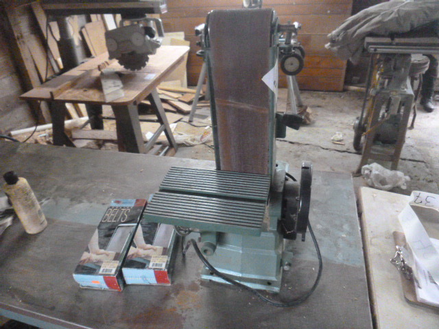 lot 29 image: Grizzly Belt and Disc Sander